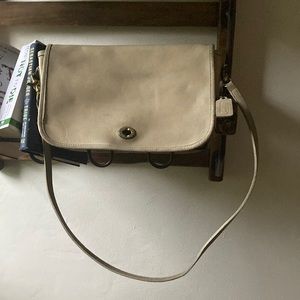 very old coach bag , needs a lot of TLC